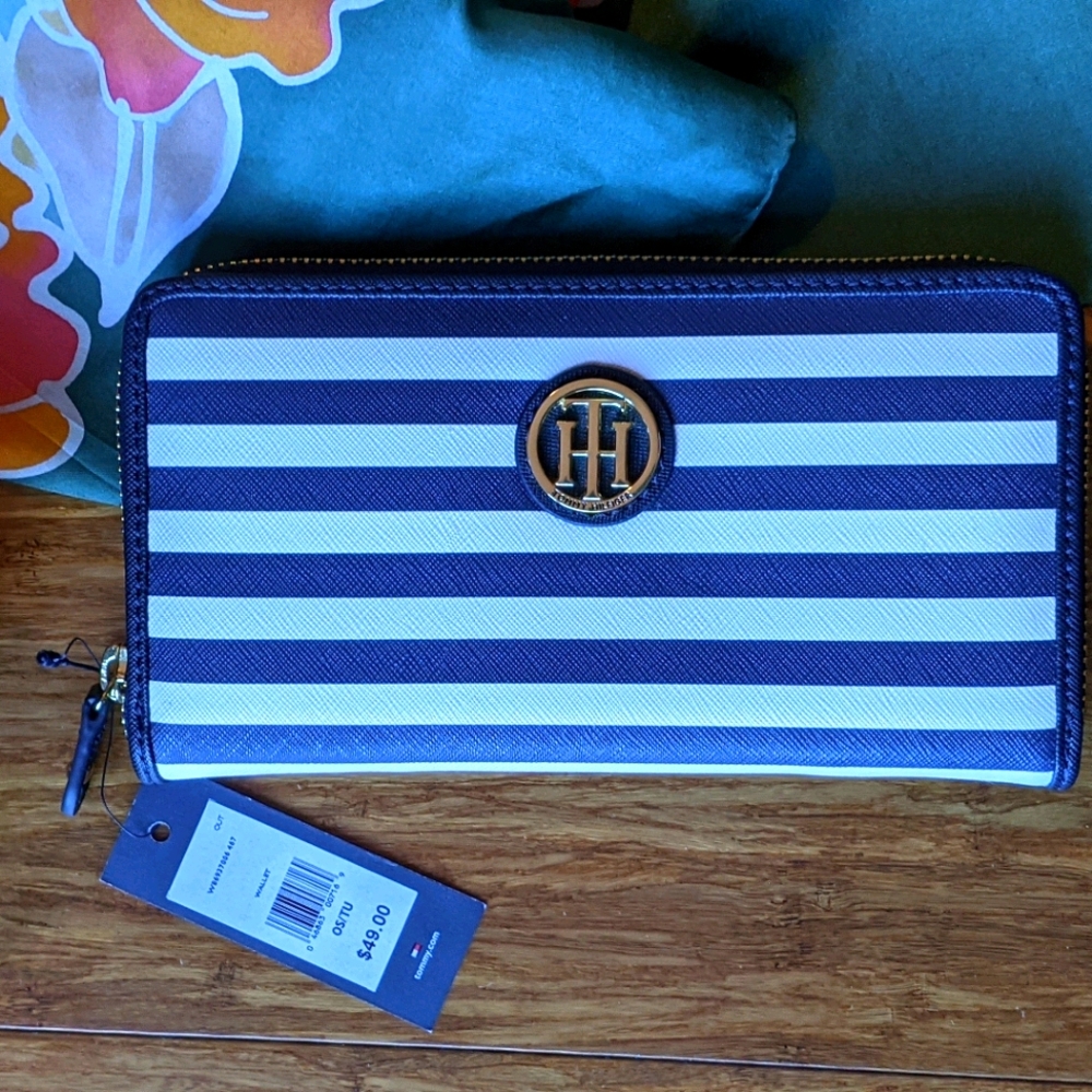 Tommy Hilfiger striped wallet NWT